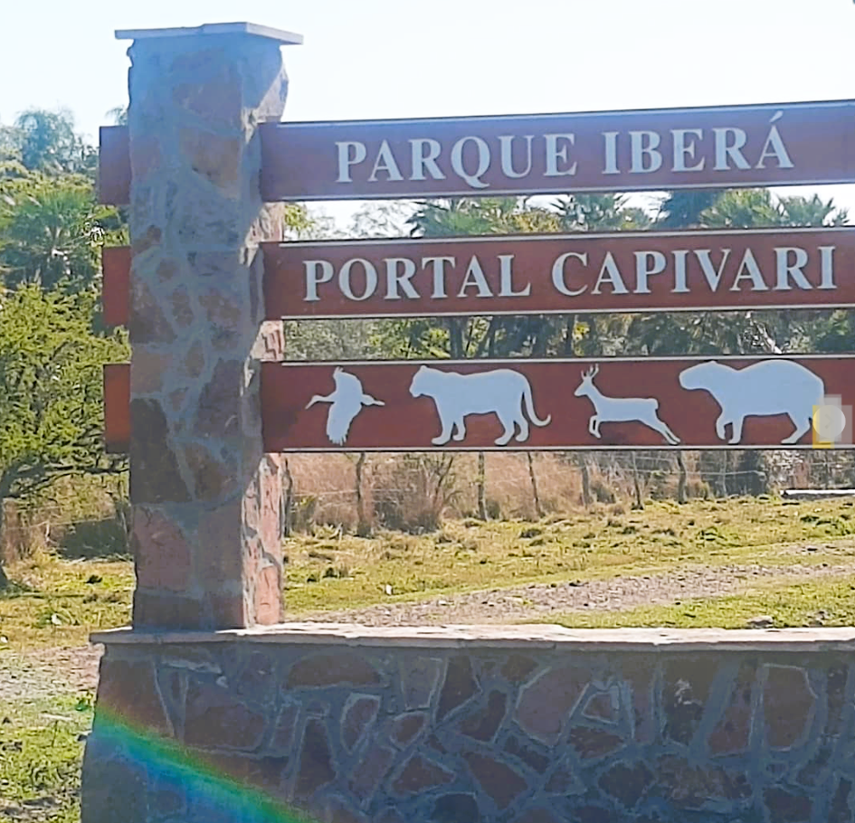 Cartel de ingreso al Portal Capivari - Parque Iberá