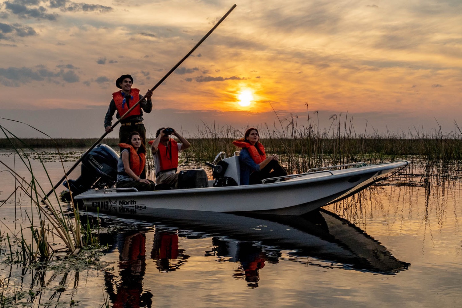 Travesía en canoa al atardecer (foto: Matías Rebak)