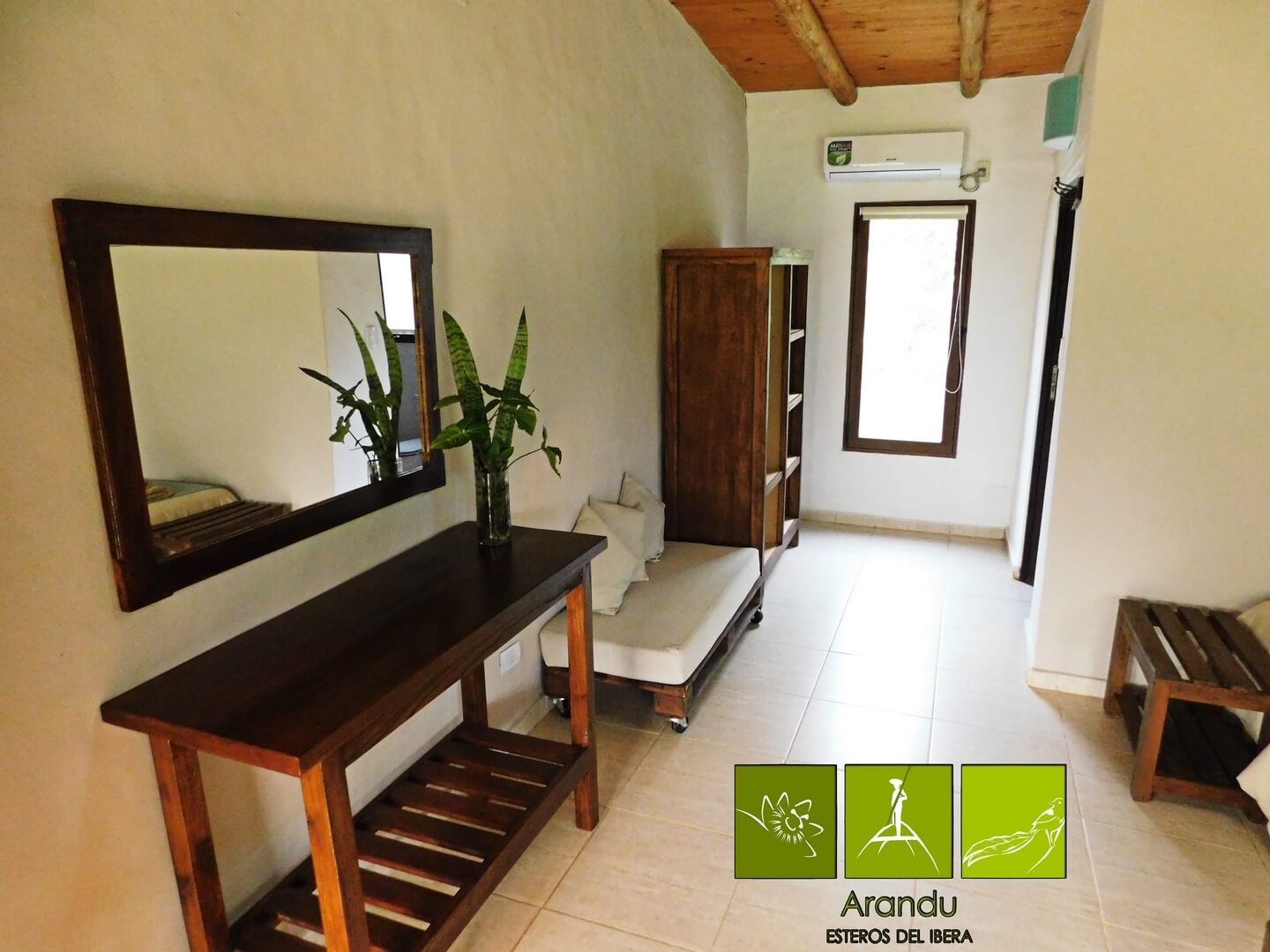Living de la habitación con sofá cama