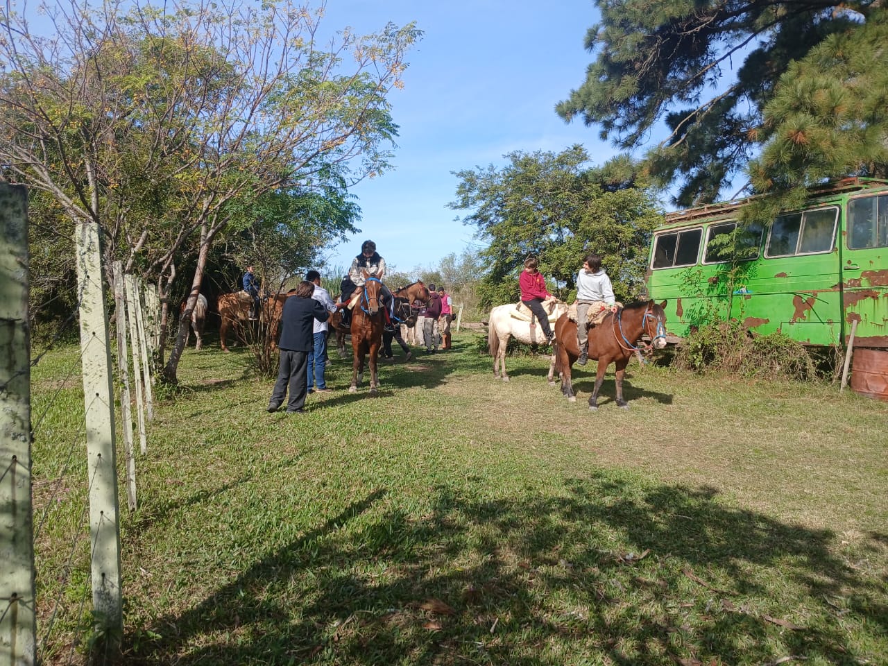El grupo a caballo, listo para salir