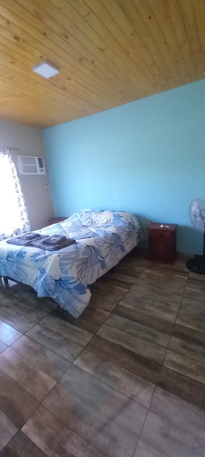 Lavadero con termotanque y lavarropa