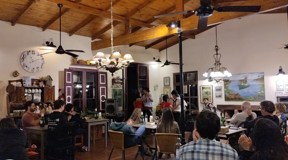Noche de chamamé en vivo  -  salón lleno y ambiente correntino