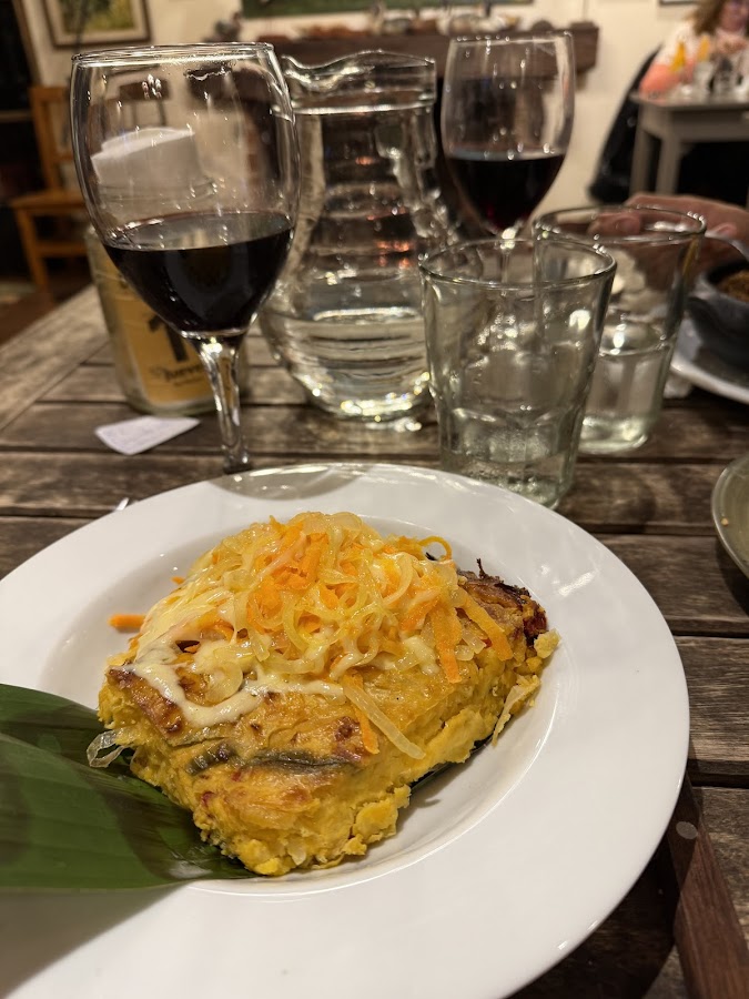 Chipá guazú con cebolla y vino tinto  -  gastronomía regional