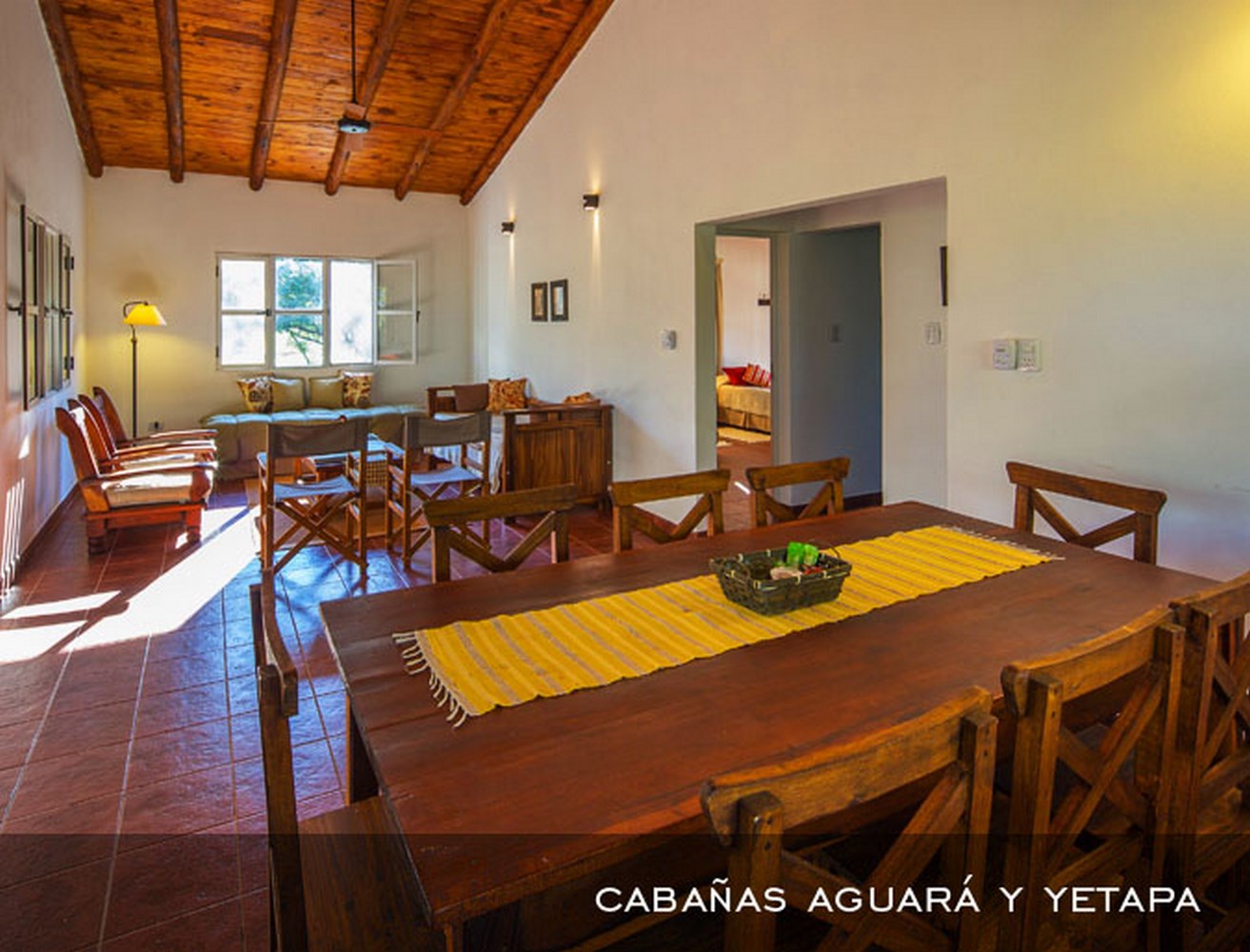Comedor con mesa larga en Aguará y Yetapá