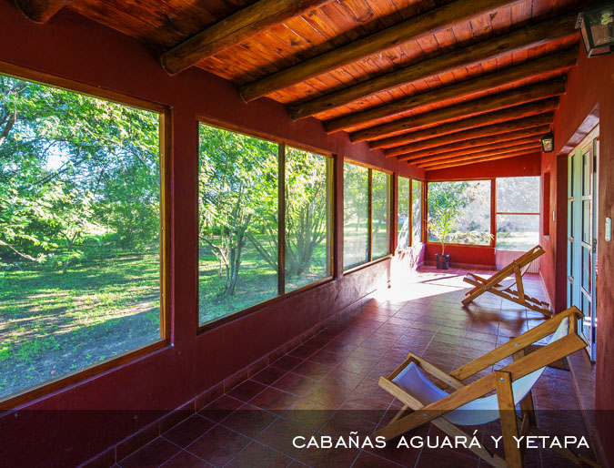 Galería techada con vista al monte (Aguará y Yetapá)