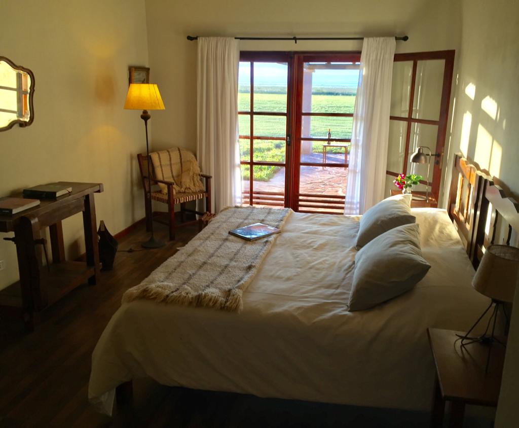 Habitación king con galería al estero