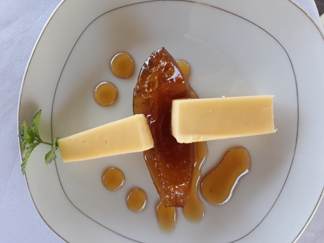 Salón del comedor con trato cercano y sabores del Iberá profundo