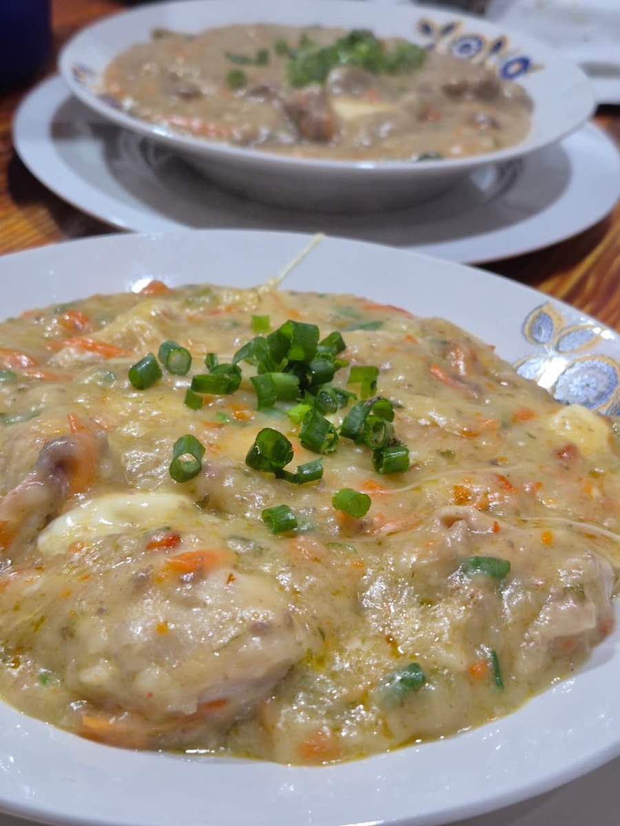 Pollo con salsa y cebolla de verdeo