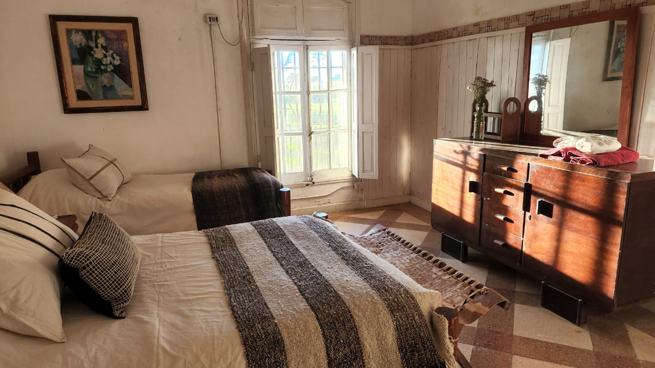 Room with a window onto the fields