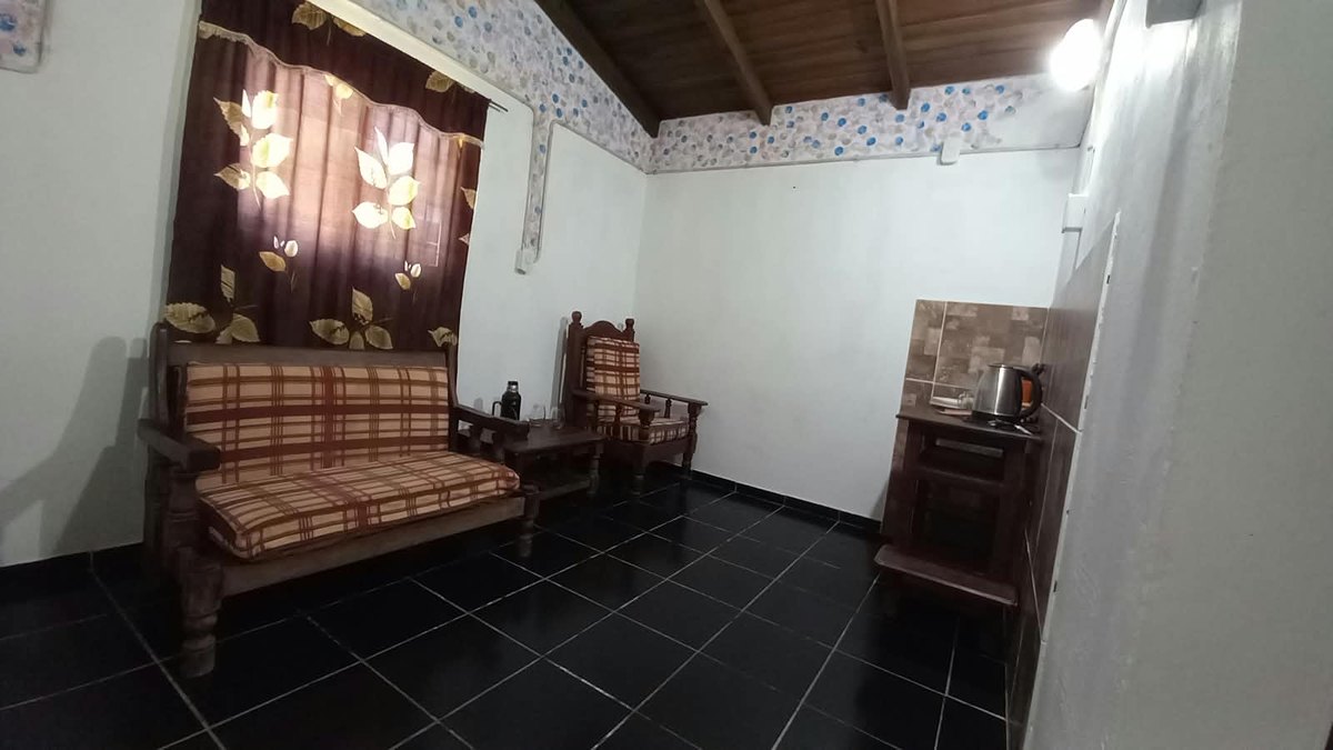 The sitting room, with a lounge suite and an electric kettle