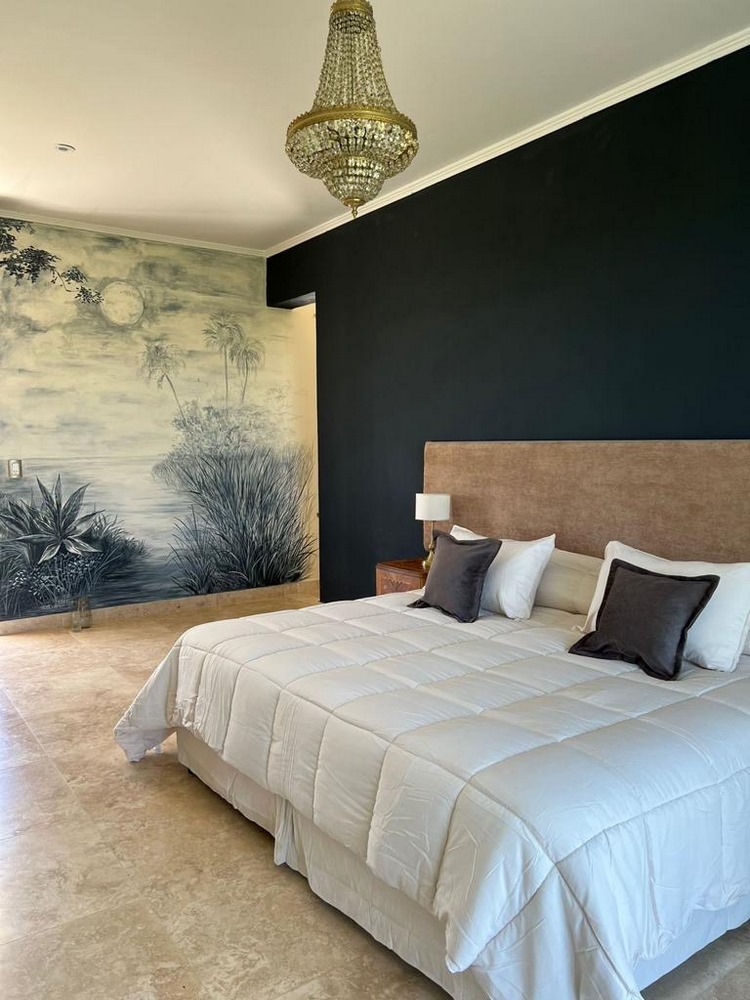 Habitación premium con araña de cristal y mural de los Esteros