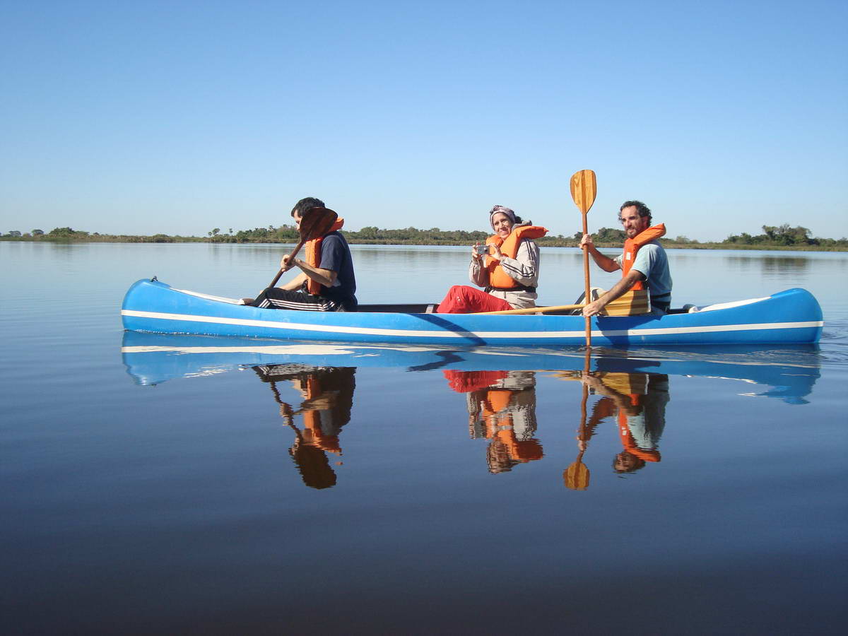 Canoa en la laguna Iberá  -  excursión guiada desde Huella Iberá