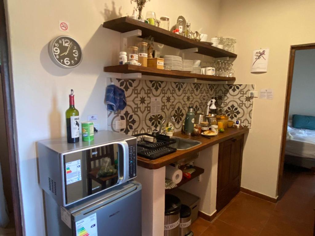 Kitchenette equipada para uso de los huéspedes