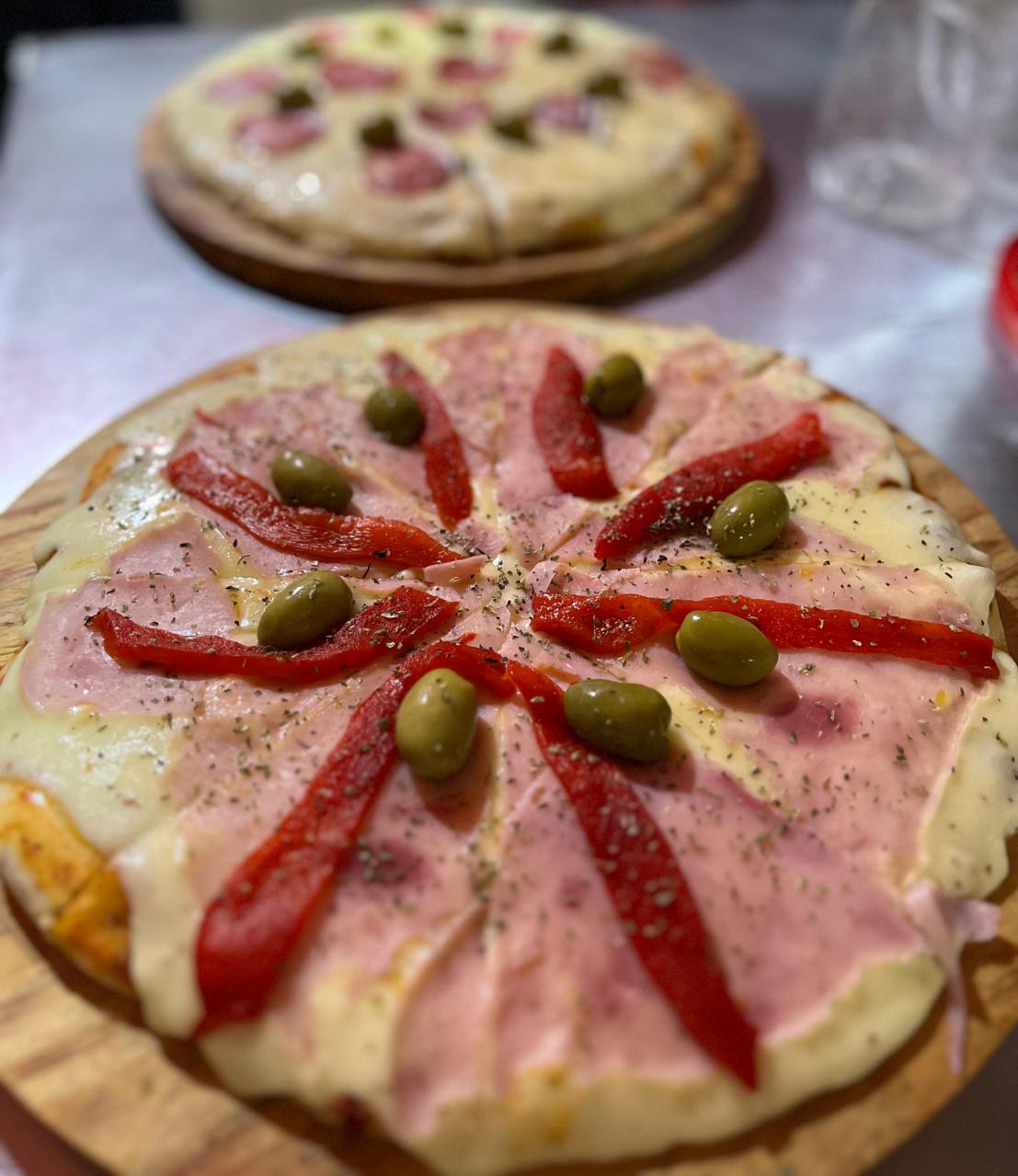 Pizza con jamon y morrones en el Kiwi Bar  -  Loreto, Corrientes