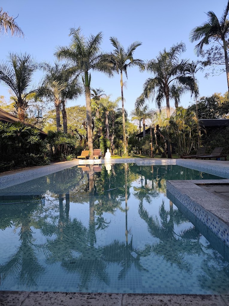 Segunda cabaña del Paraná Ranch con jardín y árboles