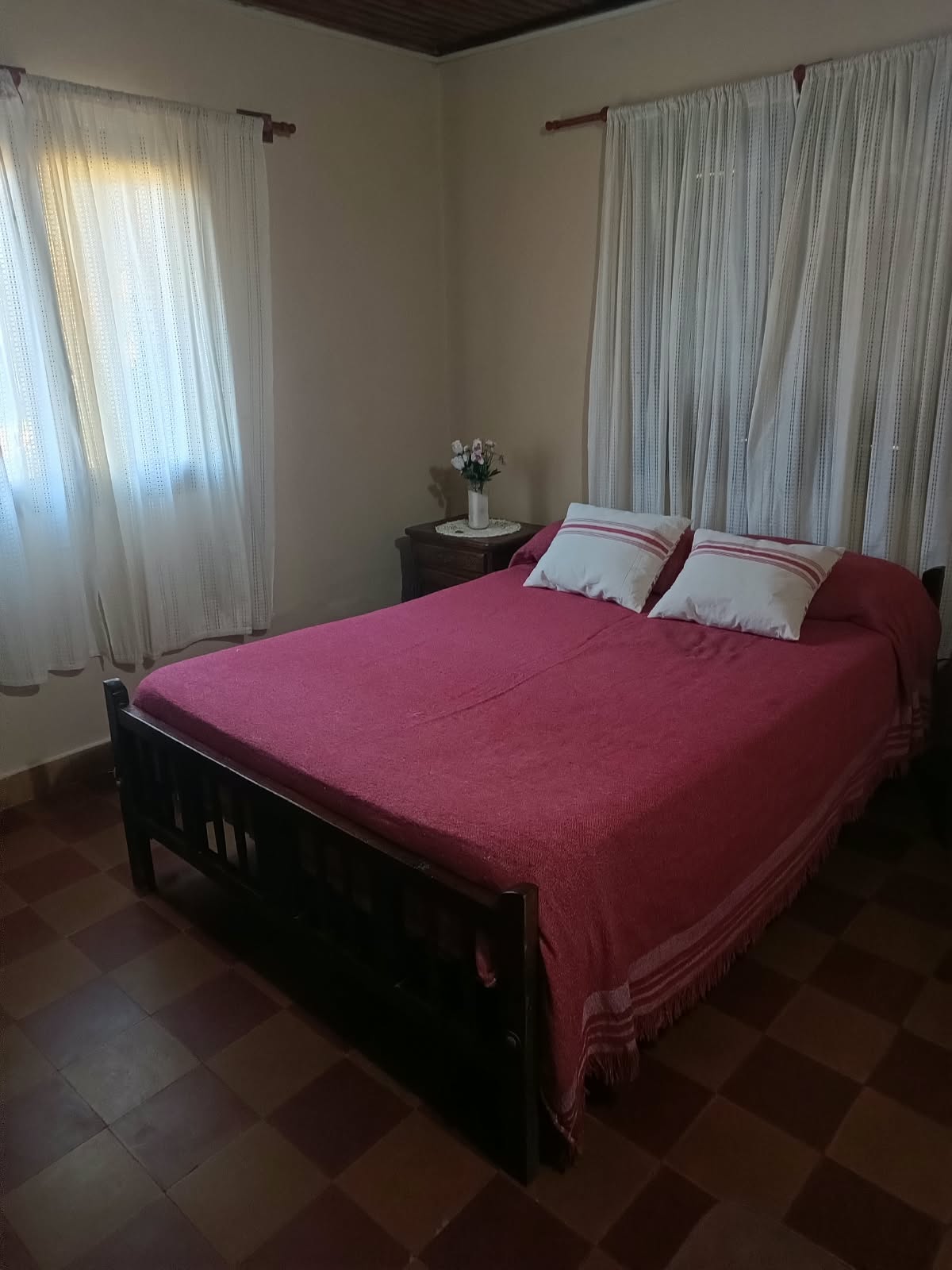 Room with a double bed