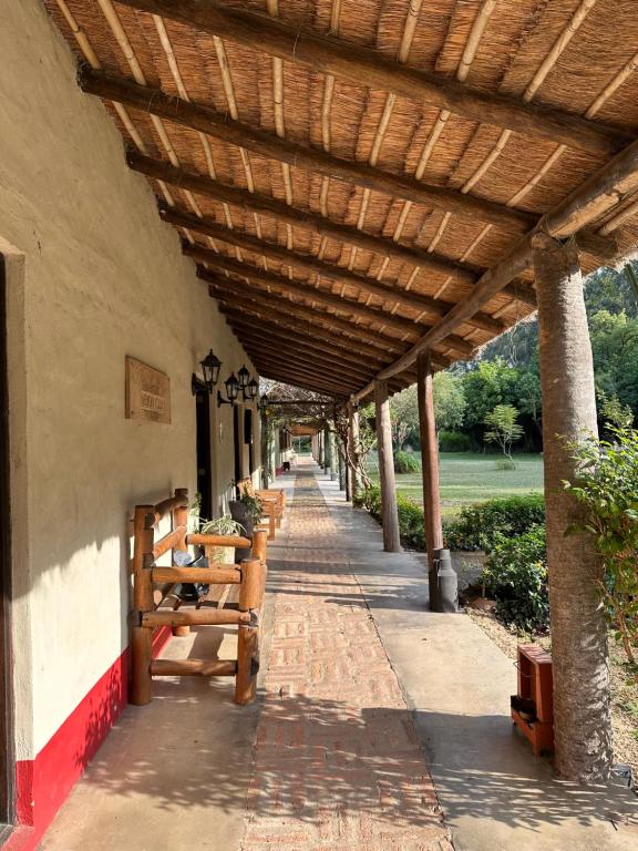Vista general de la Posada Mboy Cuá con acceso a la laguna Paraná