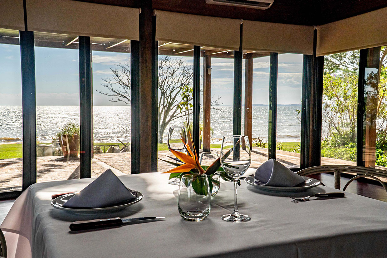 Restaurante con vista al río y los esteros