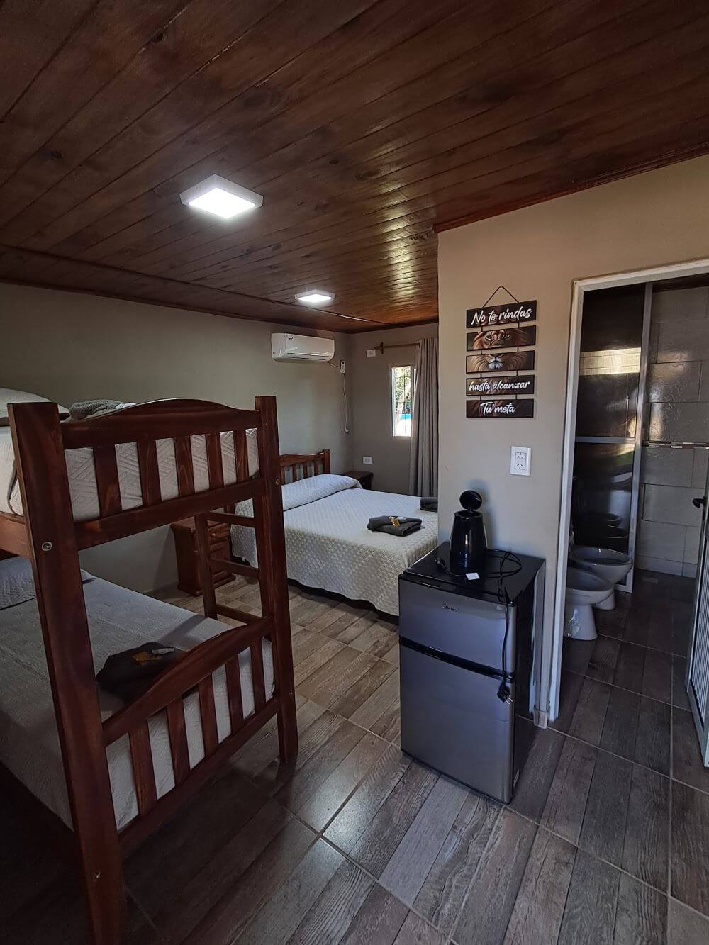 Habitación familiar con litera y cama doble
