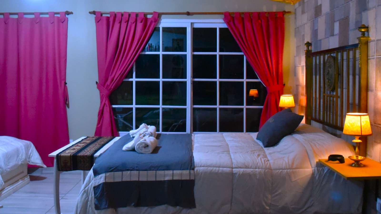 Habitación doble con ventanal al jardín