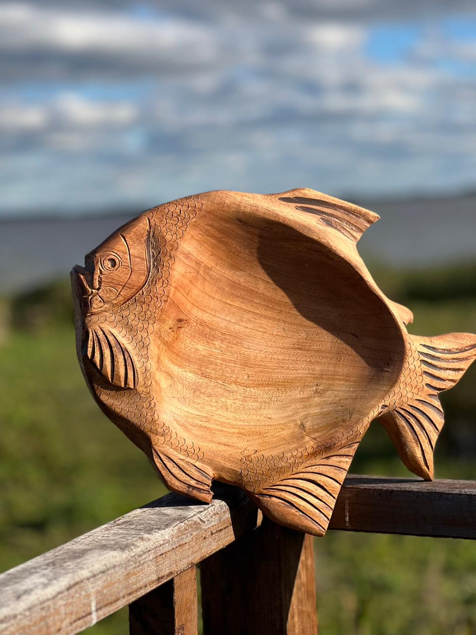 Pescado tallado en madera
