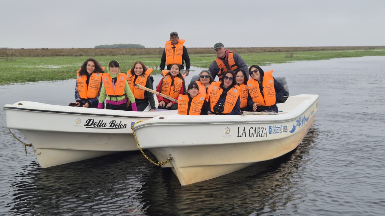 Salida grupal en lancha por los esteros